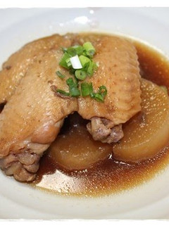 A picture of 10 Minute Meal in a Pressure Cooker: Simmered Chicken Wing & Daikon Radish.