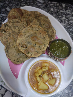बथुए की कचौड़ी (bathue ki kachodi recipe in Hindi) रेसिपी मुख्य फोटो