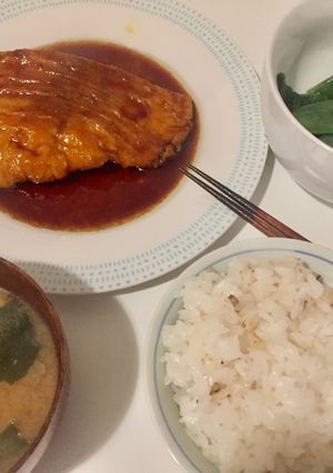 A picture of Teriyaki salmon dinner.