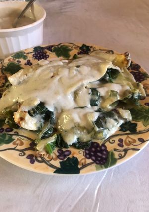 Una foto de Lasaña de poblano y espinacas con bechamel de queso azul