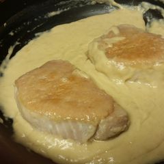 A picture of Pork Chops With Gravy.
