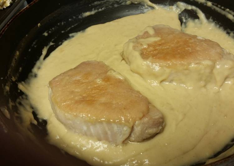 Simple Way to Prepare Speedy Pork Chops With Gravy