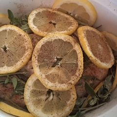 A picture of Crockpot Lemon & Herb Chicken W/Gravy.