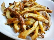 A picture of teaspoons grated ginger