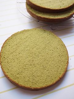 A picture of Light and Moist Matcha Sponge Cake.
