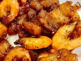 Thịt rang cháy cạnh tôm đất