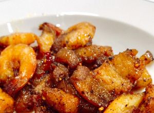 Hình của món Thịt rang cháy cạnh tôm đất.