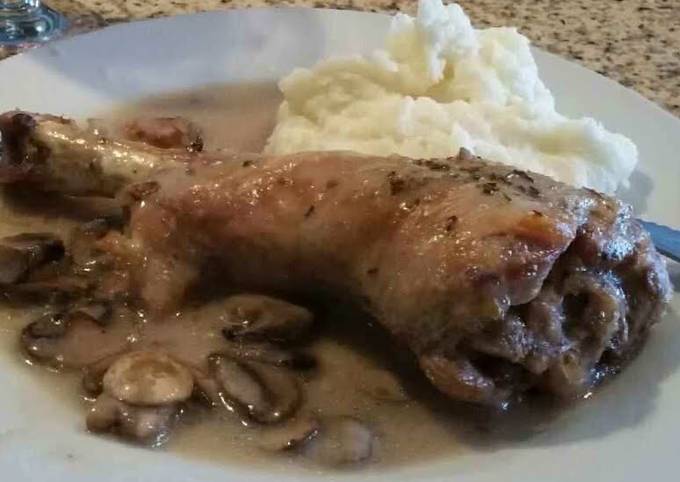 Simple Way to Prepare Speedy Roast turkey leg With Mushroom Gravy