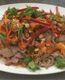 Gỏi bò sốt mè cay