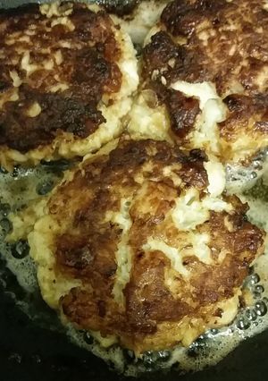 A picture of Crab and scallop cakes.