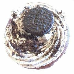 A picture of Cookies and Cream Cupcakes.