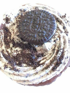 A picture of Cookies and Cream Cupcakes.