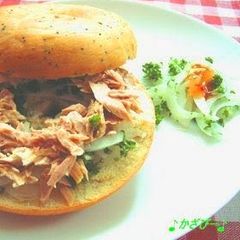 A picture of Sweet Onion and Tuna Sandwich with Sweet Chilli Sauce and Mayonnaise♪.