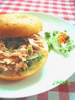 A picture of Sweet Onion and Tuna Sandwich with Sweet Chilli Sauce and Mayonnaise♪.