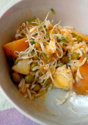 A picture of yummy yellow potato curry.