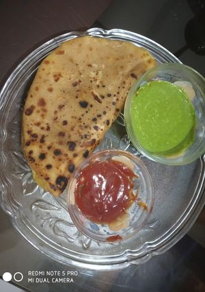 A picture of Aloo cheese parantha with tangi Dip.