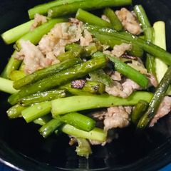 Garlic stem and pork A picture of Garlic stem and pork.