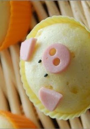 A picture of Oink Oink! Steamed Cheese Bread!.