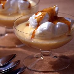 A picture of île flottante (au caramel).