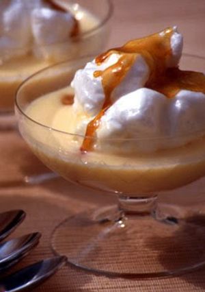 A picture of île flottante (au caramel).