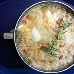 A picture of Yee Mee Noodle Soup.