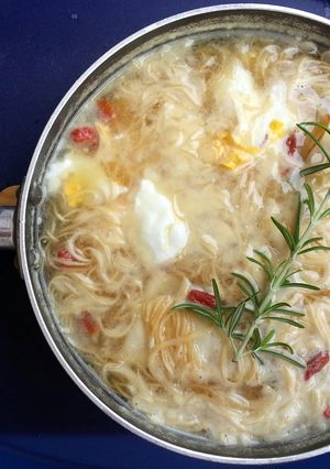 A picture of Yee Mee Noodle Soup.