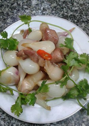 Hình của món Hành xào thịt heo.