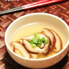 A picture of Ultra-simple Dried Shiitake Mushroom Soup.