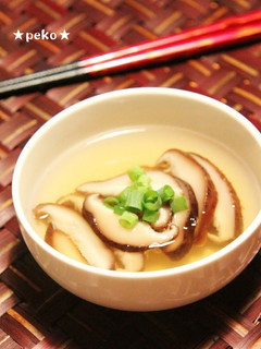A picture of Ultra-simple Dried Shiitake Mushroom Soup.