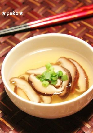 A picture of Ultra-simple Dried Shiitake Mushroom Soup.