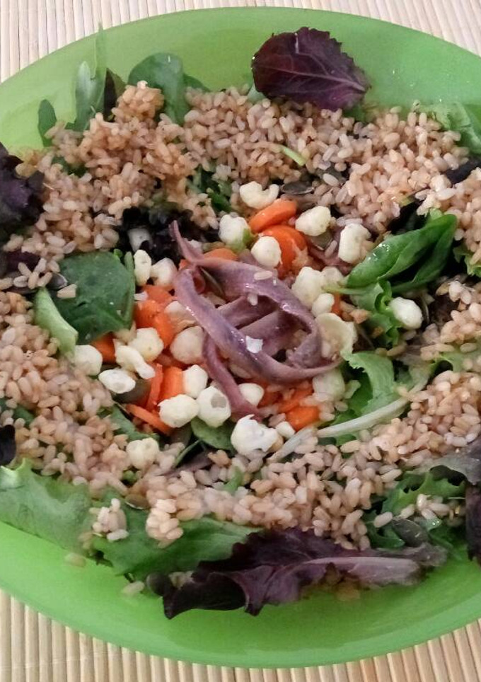 Una foto de 🍲Ensalada tibia de arroz integral"al tomillo"🍲