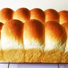 A picture of Soft & Moist Mini Roll Loaf In a Pound Cake Pan.