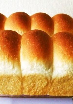 A picture of Soft & Moist Mini Roll Loaf In a Pound Cake Pan.