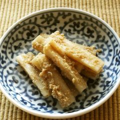 A picture of Pounded Burdock Root.