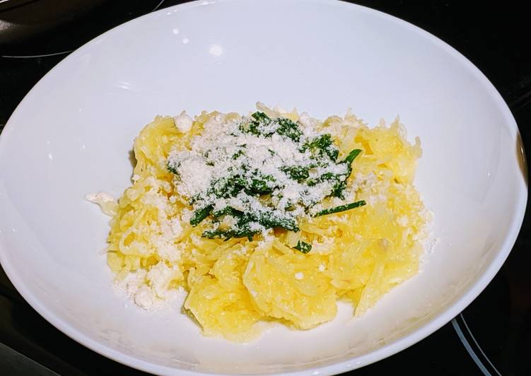 Cacio e pepe Spaghetti Squash with chive pesto Cacio e pepe Spaghetti Squash with chive pesto