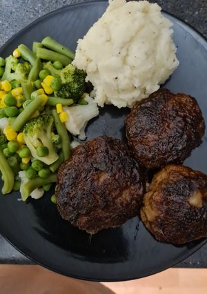 A picture of Chicken/turkey lime rissoles.