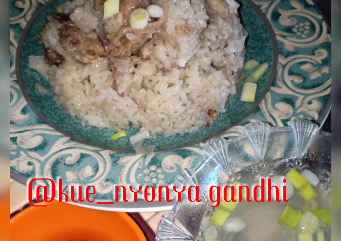 Nasi haina rice cooker (+kuah kaldu &amp; sambal)