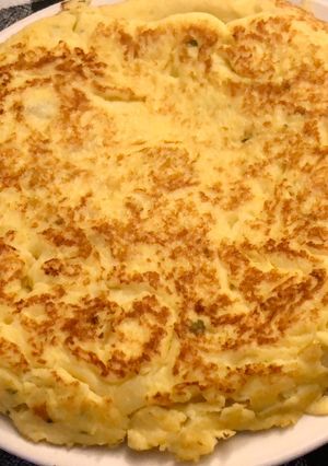 Una foto de Tortilla de patatas hervidas y calabacín hervido