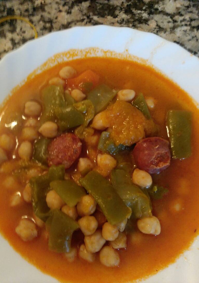 Una foto de Garbanzo con habichuela