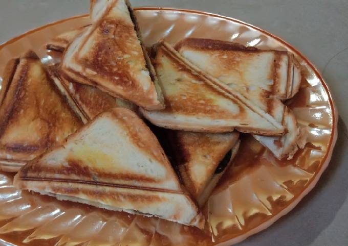 Roti bakar isi keju coklat