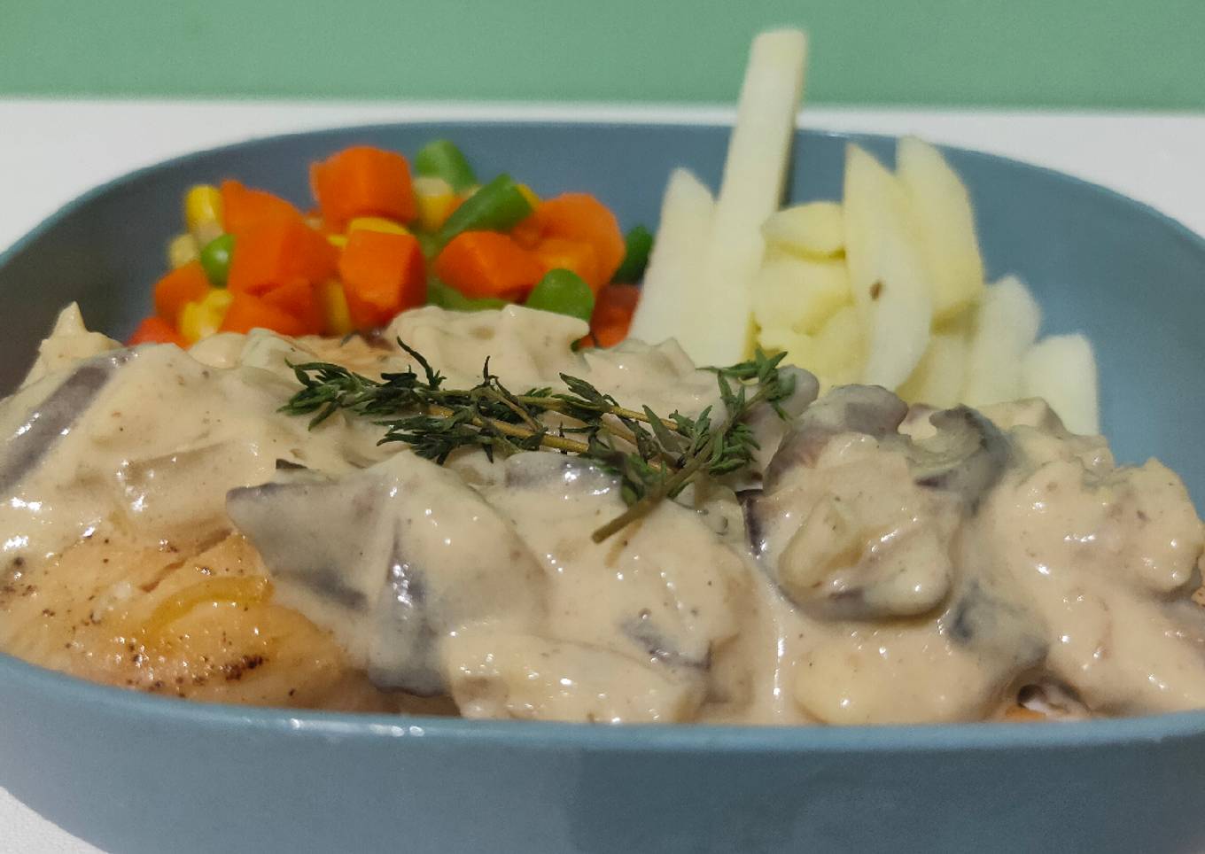 Creamy chicken mushroom with sauteed veggie & potato