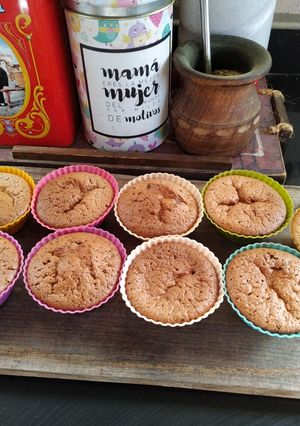 Una foto de Muffins de frutillas y frambuesas