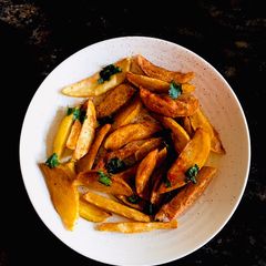 A picture of Potato Wedges.