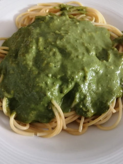 Una foto de Spaguettis al Pesto