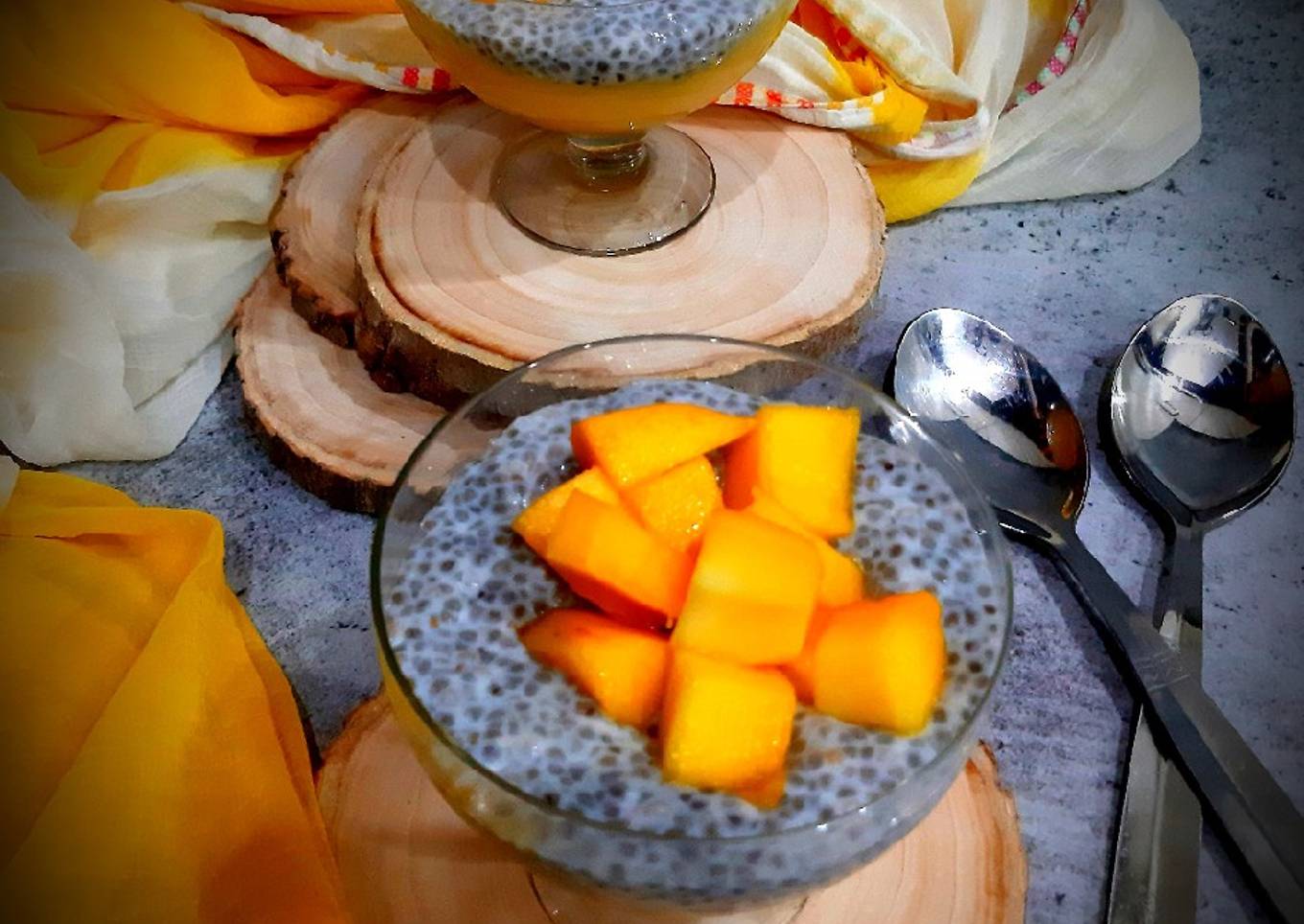 Mango chia pudding