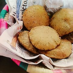 Lahsun batata poori A picture of Lahsun batata poori.