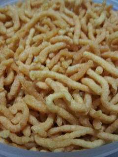 बेसन सेव (Besan sev recipe in hindi) रेसिपी मुख्य फोटो