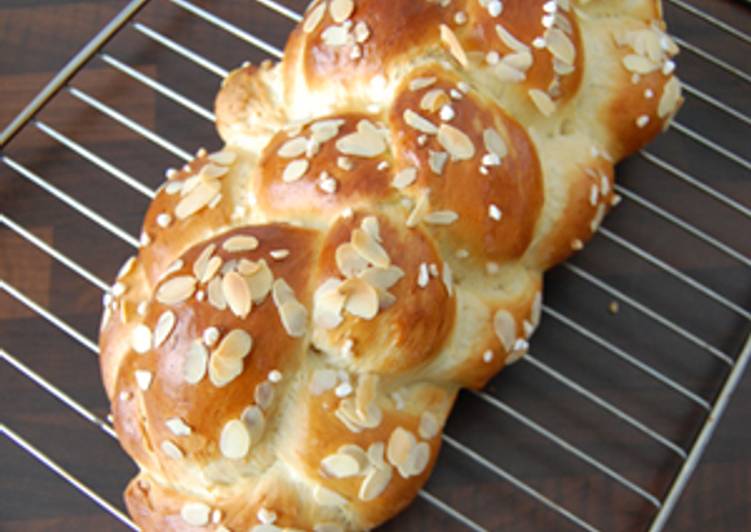 Hefezopf (German Bread)