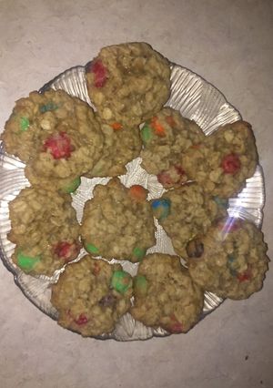 A picture of Oatmeal M&M cookies.