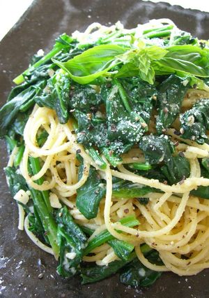 A picture of Pasta with Spinach and Parmesan Cheese.